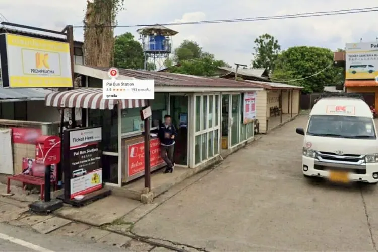 สถานีรถตู้ปายในตัวเมือง จุดส่งผู้โดยสารจากเชียงใหม่ | Pai Bus Station in town, drop-off point for passengers from Chiang Mai